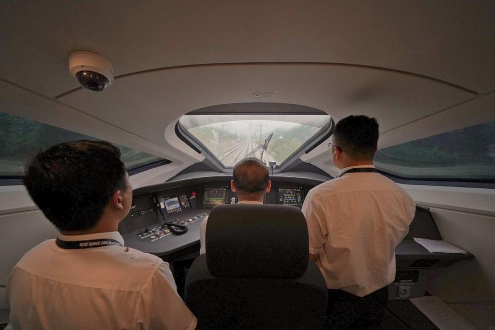 Uji Coba, Kereta Cepat Jakarta-Bandung Tembus 300 Km/Jam