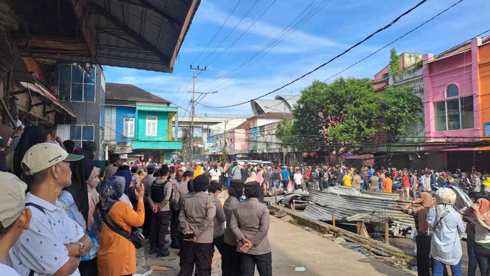 Takut Lapak Dibongkar Satpol PP, PKL Bermalam di Pasar 16 Ilir