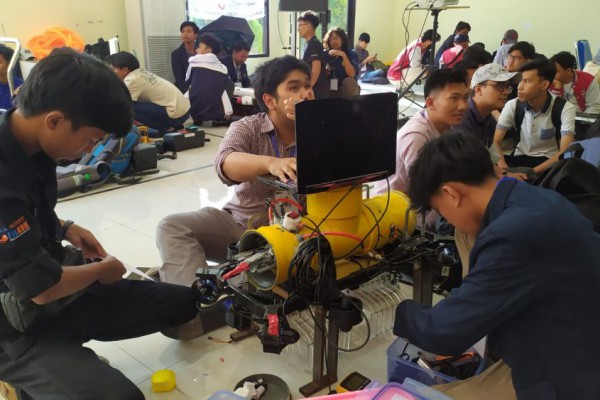 Vakum 20 Tahun, Kontes Robot Bawah Air Digelar di Kolam Renang USM