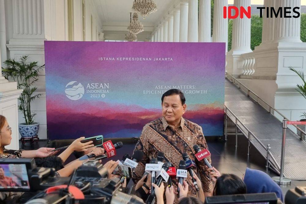 Prabowo Laporan Soal Industri Pertahanan RI, Jokowi Puas