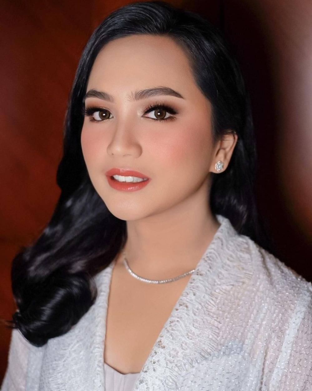 Inspirasi Glam Makeup Untuk Resepsi Pernikahan Ala Artis