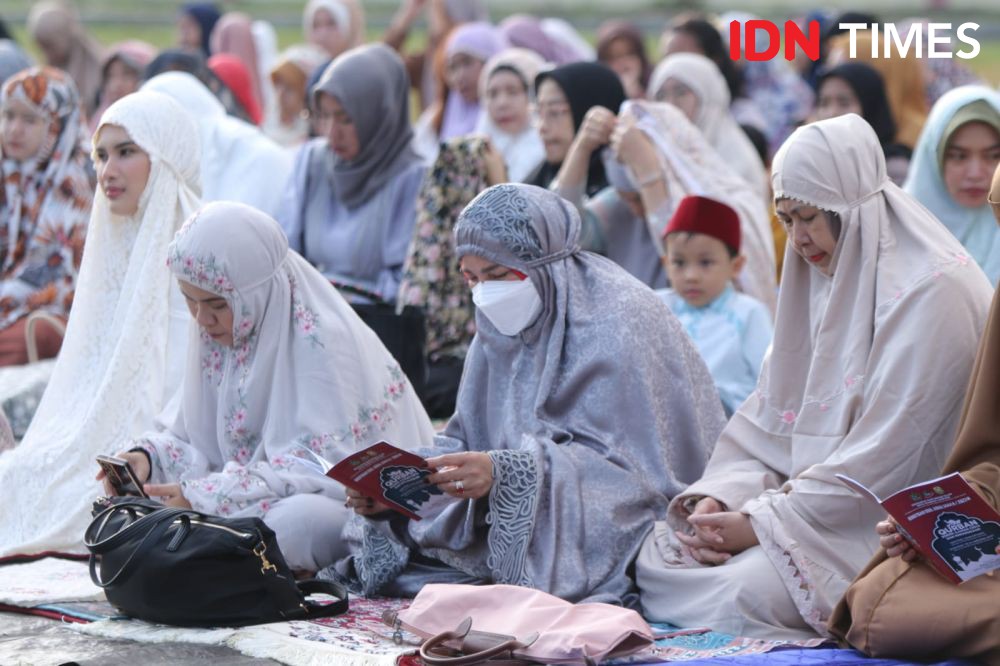 Eva Dwiana Salat Idul Adha di Lapangan, Pemkot Kurban 104 Ekor Hewan