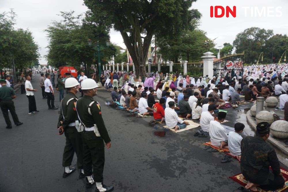 Ribuan Orang Salat Idul Adha Bersama Jokowi di Gedung Agung Yogyakarta