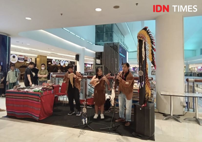 Phawak asal Bolivia Keliling Indonesia Kenalkan Budaya lewat Musik