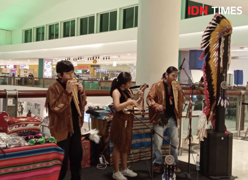 Phawak asal Bolivia Keliling Indonesia Kenalkan Budaya lewat Musik