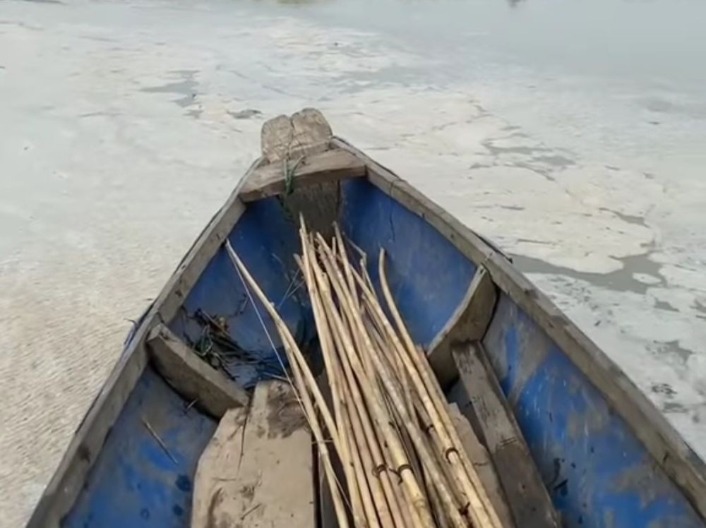 Ratusan Ikan Mati di Sungai Indralaya Akibat Limbah Pabrik