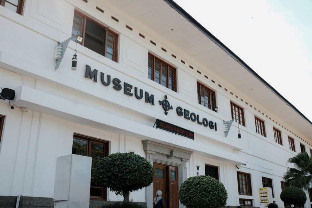 Yuk Wisata Edukasi di Museum Geologi, Anak Bisa Pantau Gunung Berapi