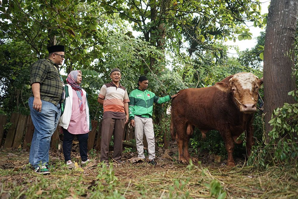 Idul Adha, Grab Sumbang Sapi Kurban 1 Ton dan
Ratusan Kambing