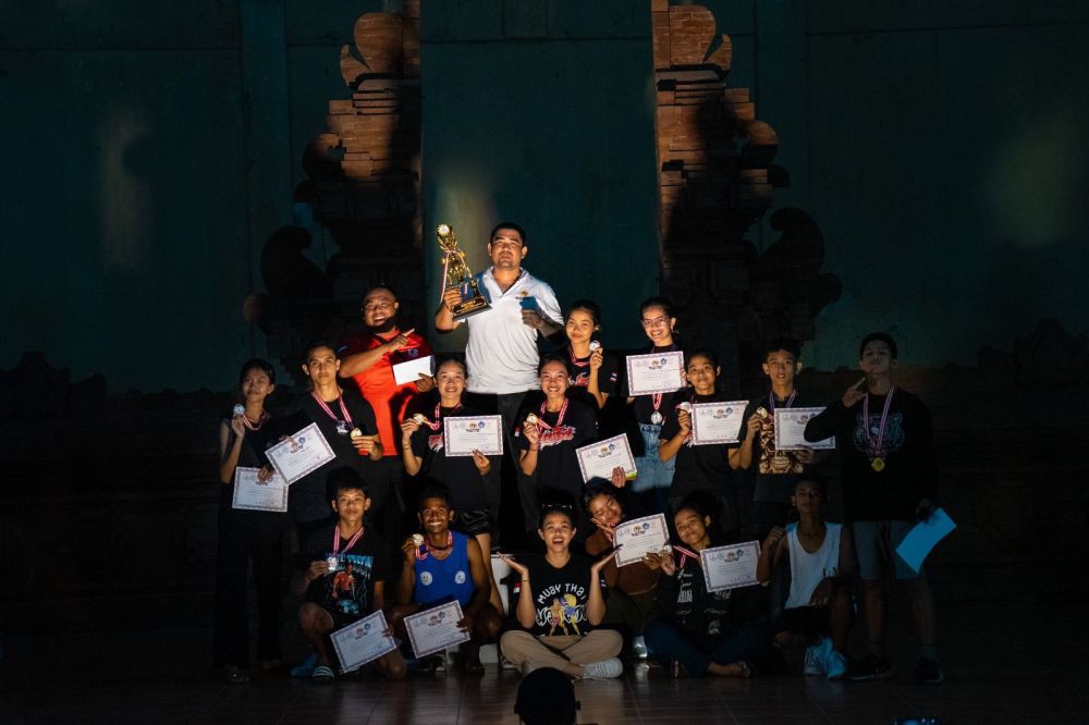 Atlet Klungkung Juara Umum Turnamen Summer Fights Amateur Muay Thai