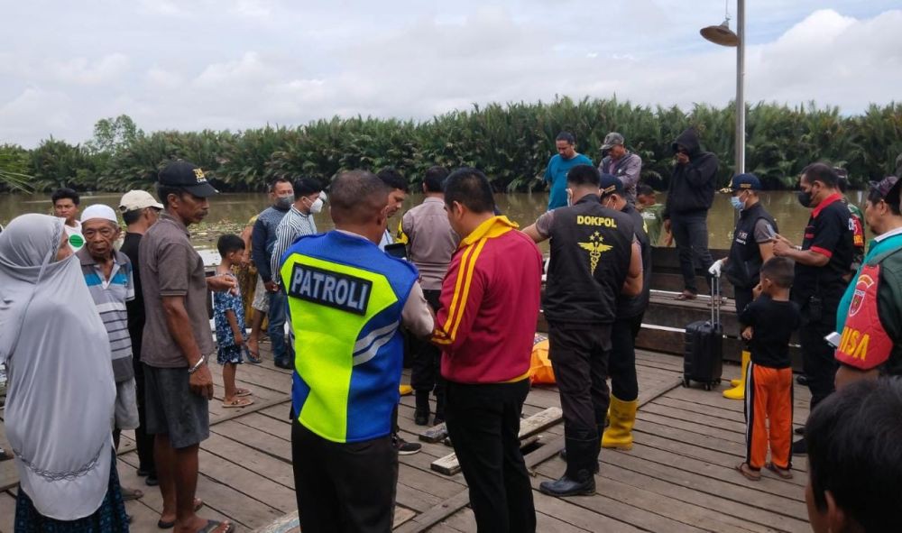 Mayat Pria tanpa Identitas Mengapung di Sungai Tallo Makassar