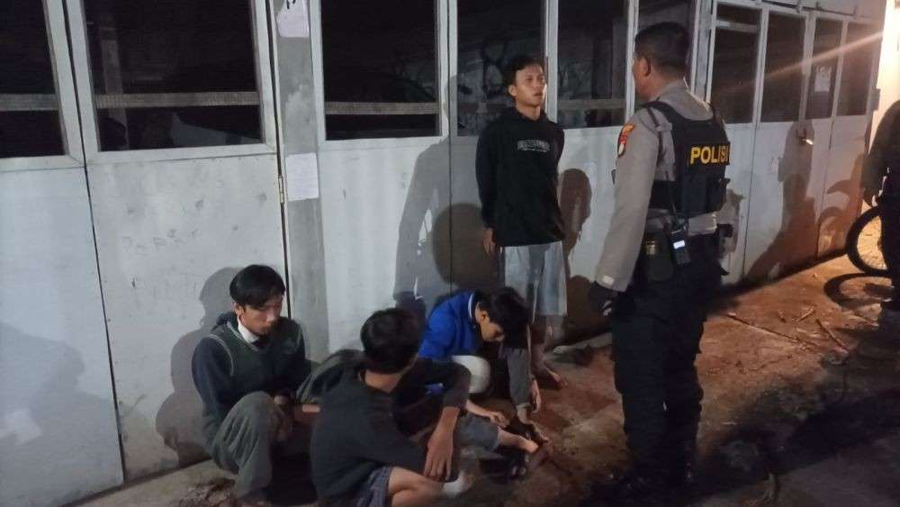 Janjian Tawuran Di Medsos, 2 Gengster Di Depok Digagalkan