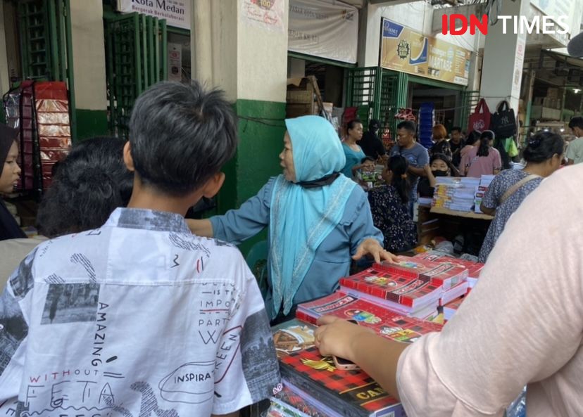 Jelang Masuk Sekolah, Pedagang Buku Tulis Musiman Marak di Medan