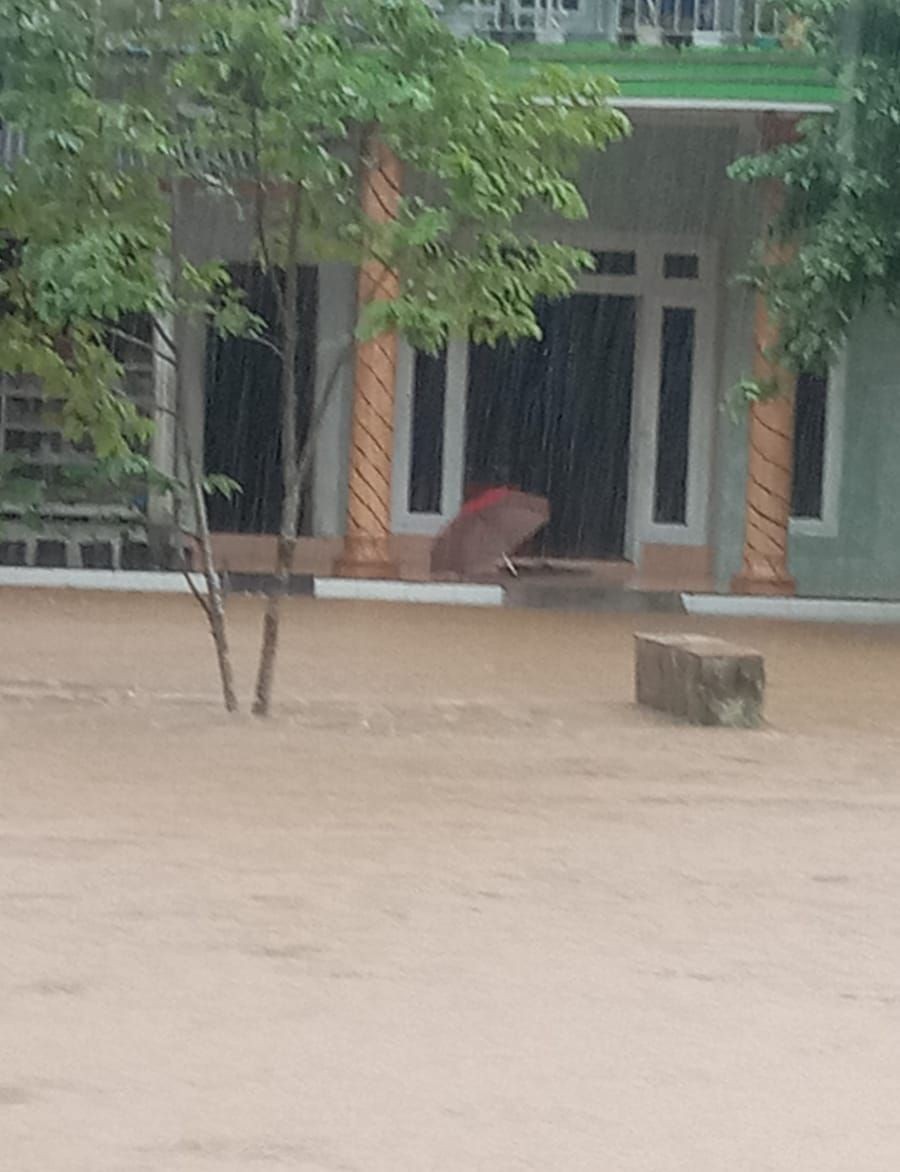 Diguyur Hujan Sejak Dini Hari, Wilayah Malang Selatan Terendam Banjir