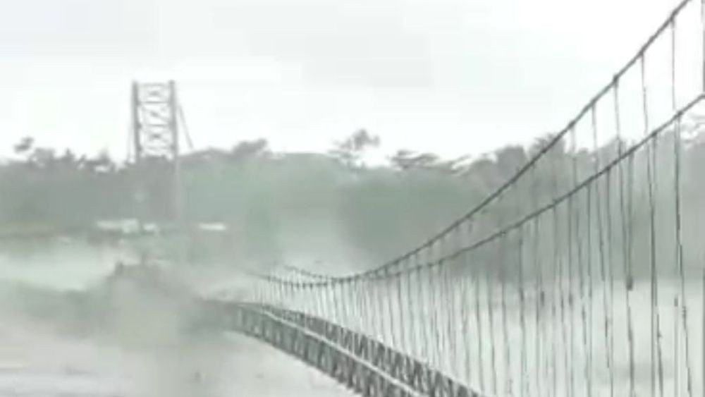 Lahar Dingin Semeru Hancurkan 4 Jembatan di Lumajang