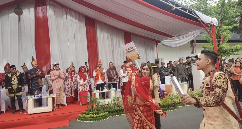 Perayaan HUT ke-433 Medan, Bobby dan Kahiyang Pakai Baju Simalungun