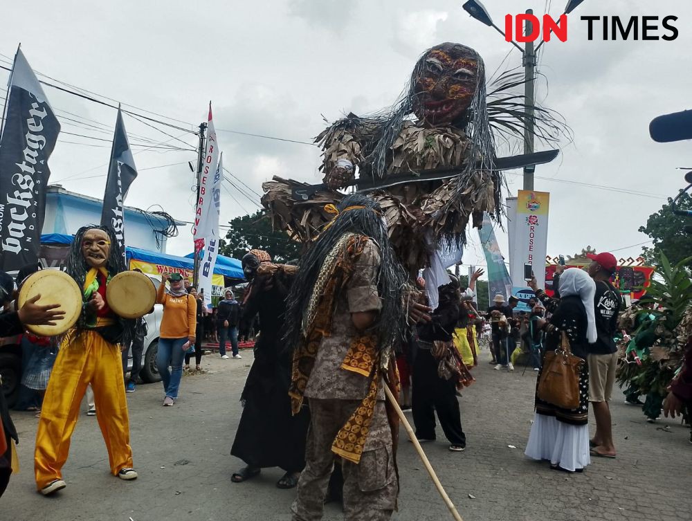 Semarak Krakatau Fest 2023, Karnaval Topeng Hiasi Jalan Bandar Lampung