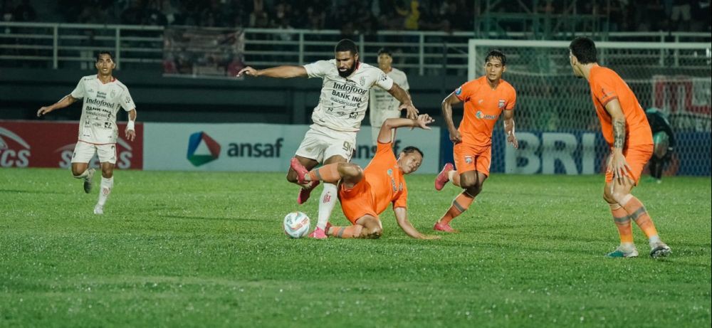 Kondisi Elias Dolah Setelah Dilarikan ke RS saat Hadapi Borneo FC