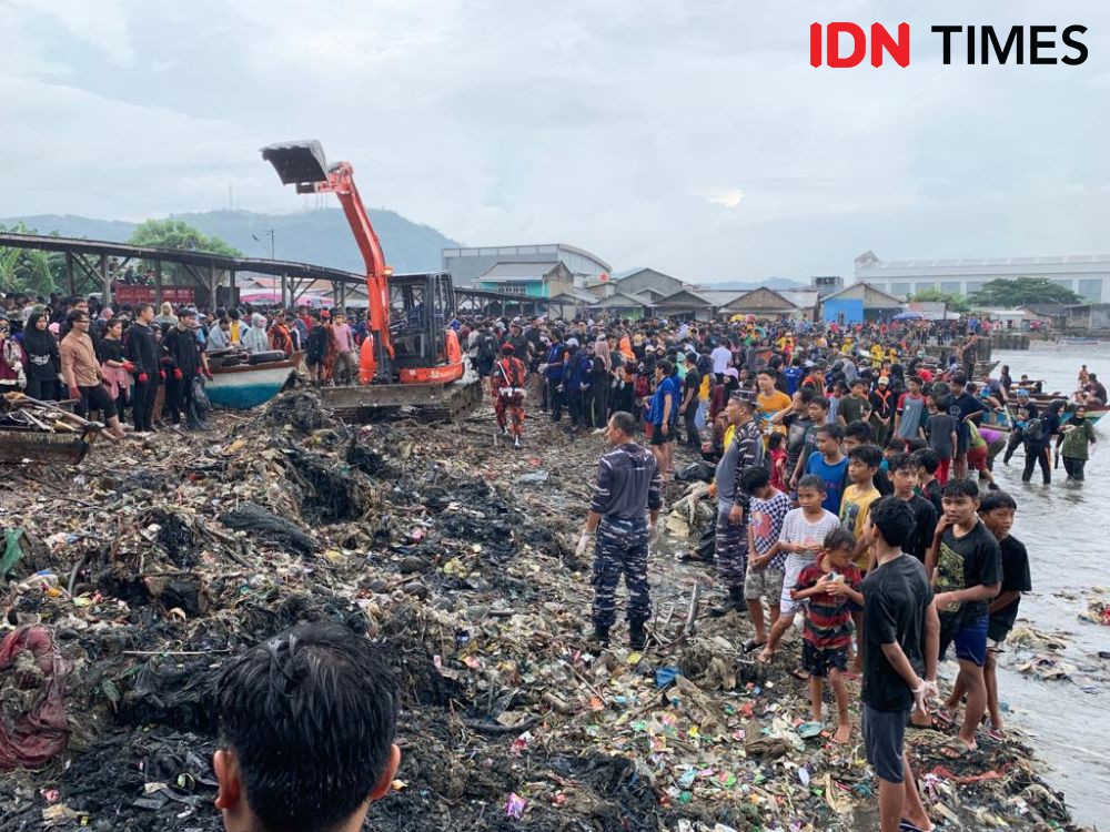 Bersih Pantai Sukaraja, Pandawara: Baru 30 Persen Keseluruhan Sampah