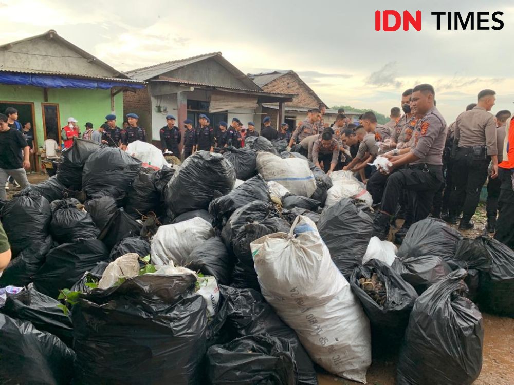 Sampah di Pesisir Sukaraja Lampung Ternyata Sudah Menumpuk Sejak 2004