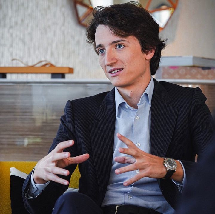 Sosok Frederic Anak CEO Louis Vuitton Dikabarkan Jadi Pacar Lisa