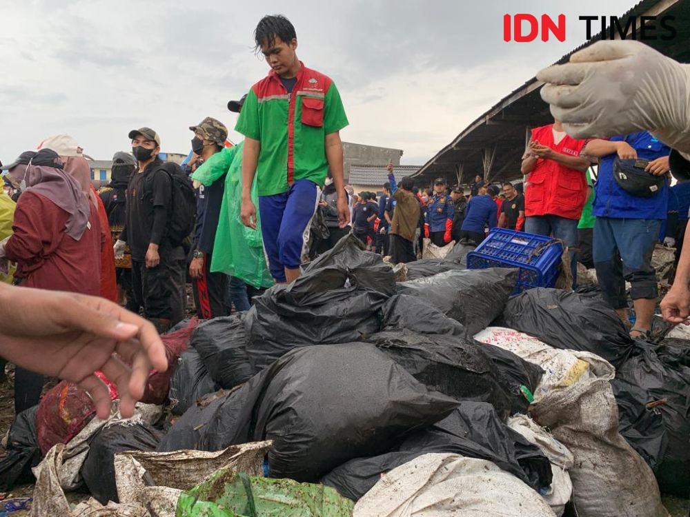 Sampah di Pesisir Sukaraja Lampung Ternyata Sudah Menumpuk Sejak 2004