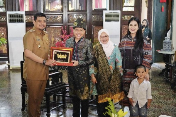 Wali Kota Bobby Tawarkan Investasi Kesehatan pada Menteri Singapura