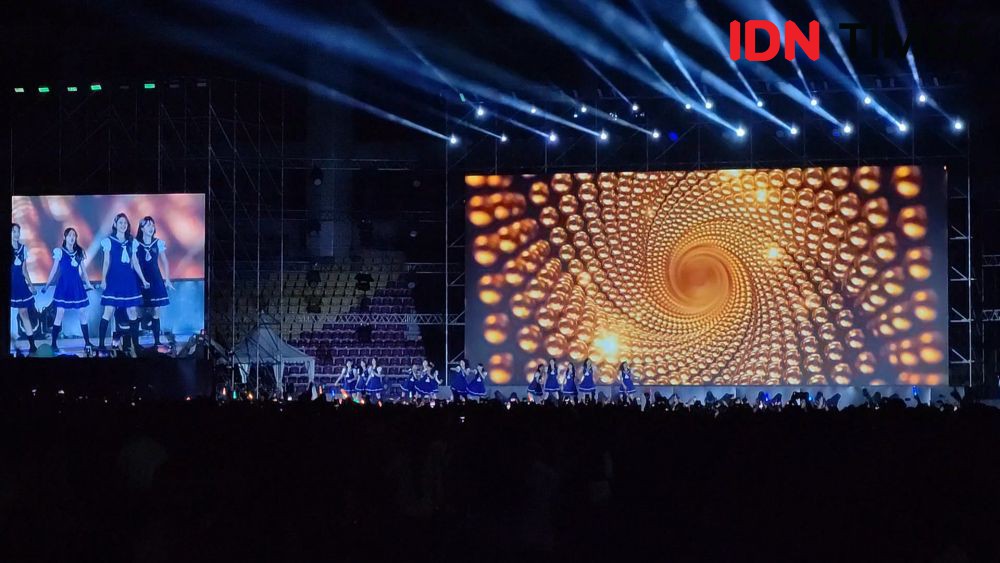 8 Potret JKT48 Hipnotis Bikin Histeris Penonton Saat Konser di Solo 