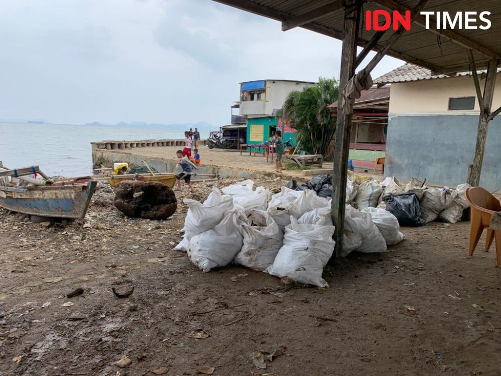 H+1 Pasca Clean Up Pantai Sukaraja oleh Pandawara, Masih Banyak Sampah