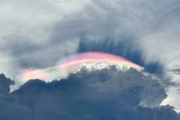 Mengenal Awan Pileus yang Warnanya Bisa seperti Pelangi