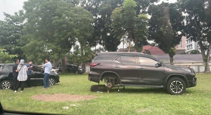 Viral! 2 Ban dan Velg Mobil Dokter Hilang di Parkiran RS Adam Malik