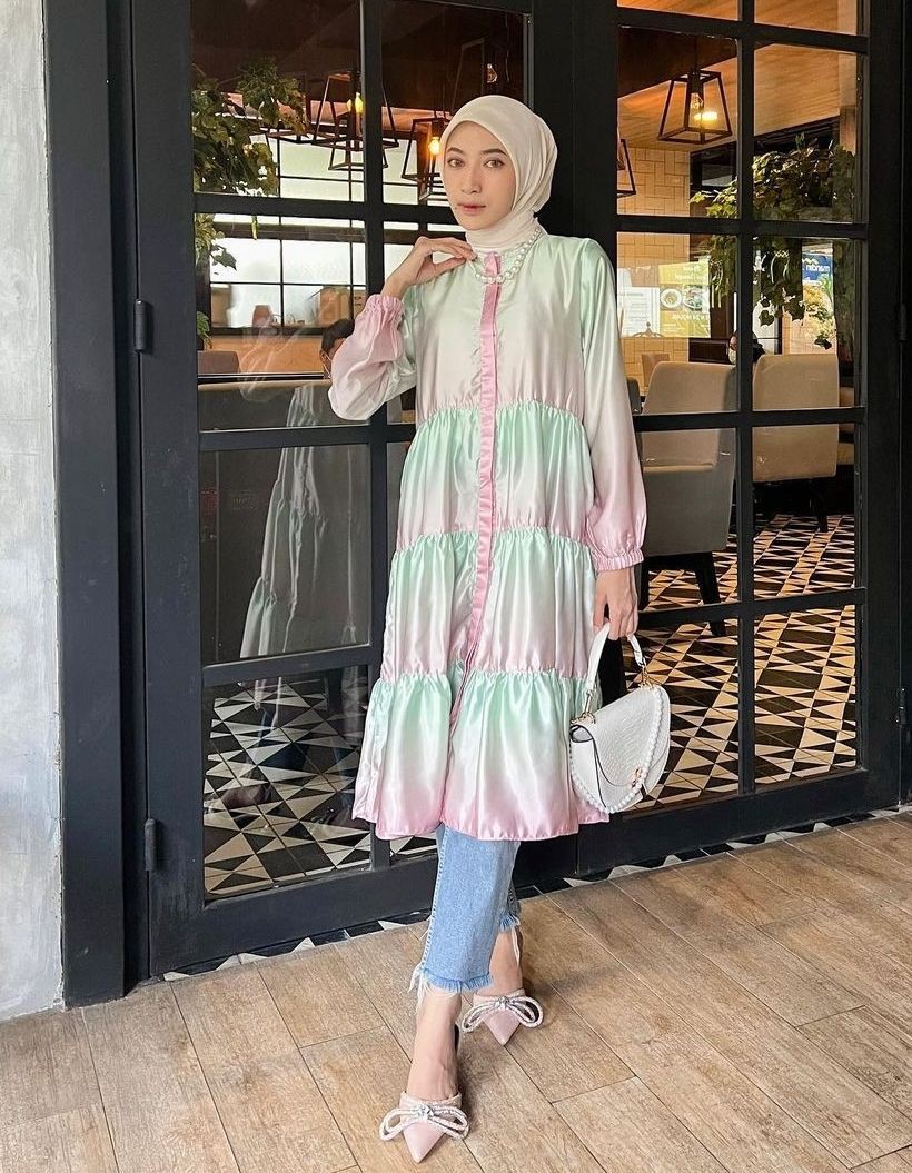 10 Ide Style Hijab Two Tones, Satu Outfit Ada Dua Warna!