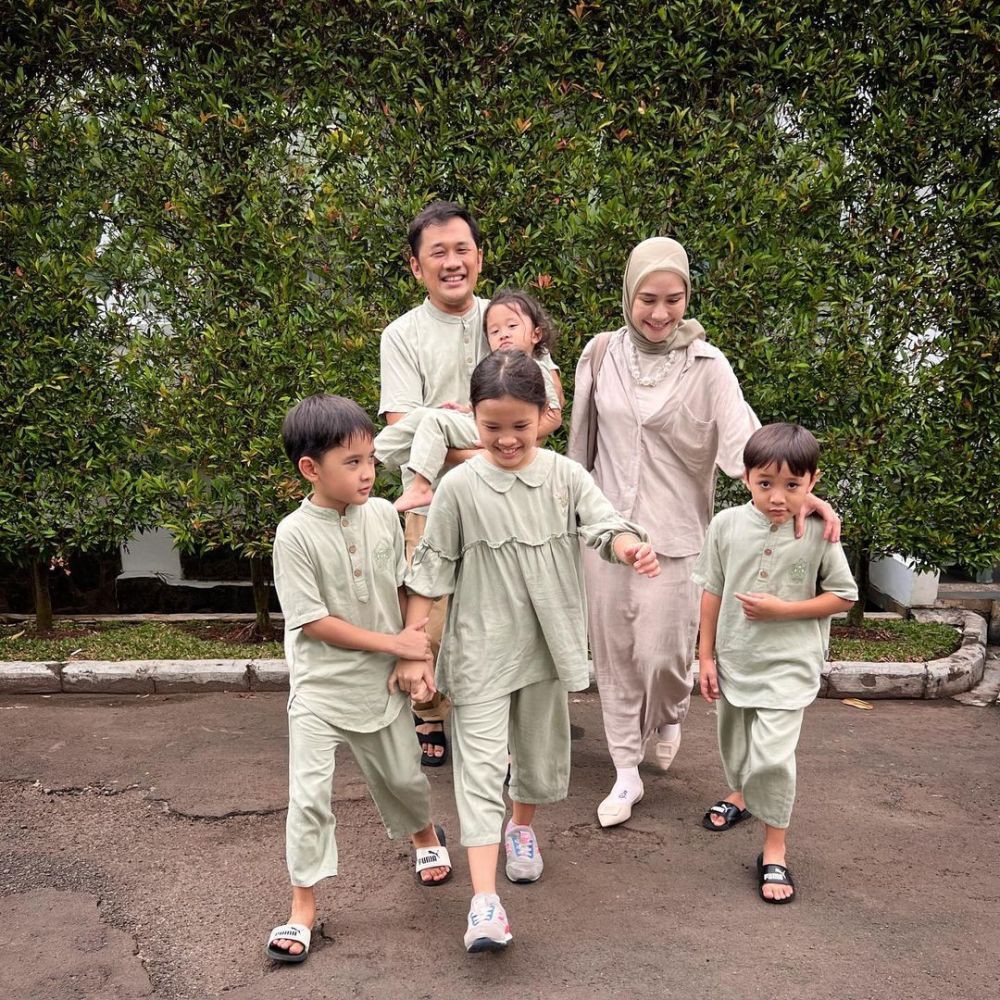 9 Koleksi One Set Warna Patel ala Zaskia Adya Mecca, anti Ri