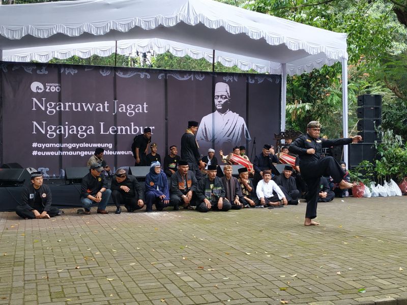 Bandung Zoo Gelar Kesenian Sunda di Tengah Kisruh Sengeketa Lahan
