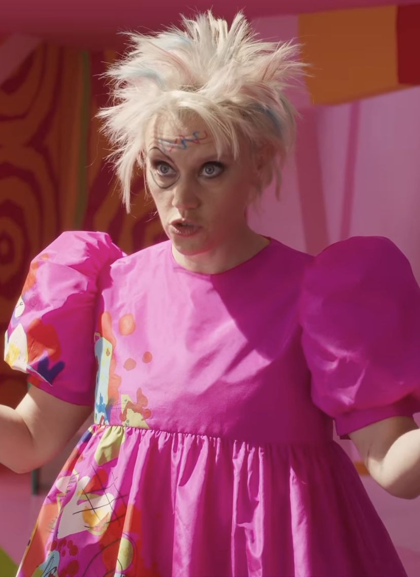 8 Pesona Kate McKinnon Pemeran Weird Barbie di Dunia Nyata