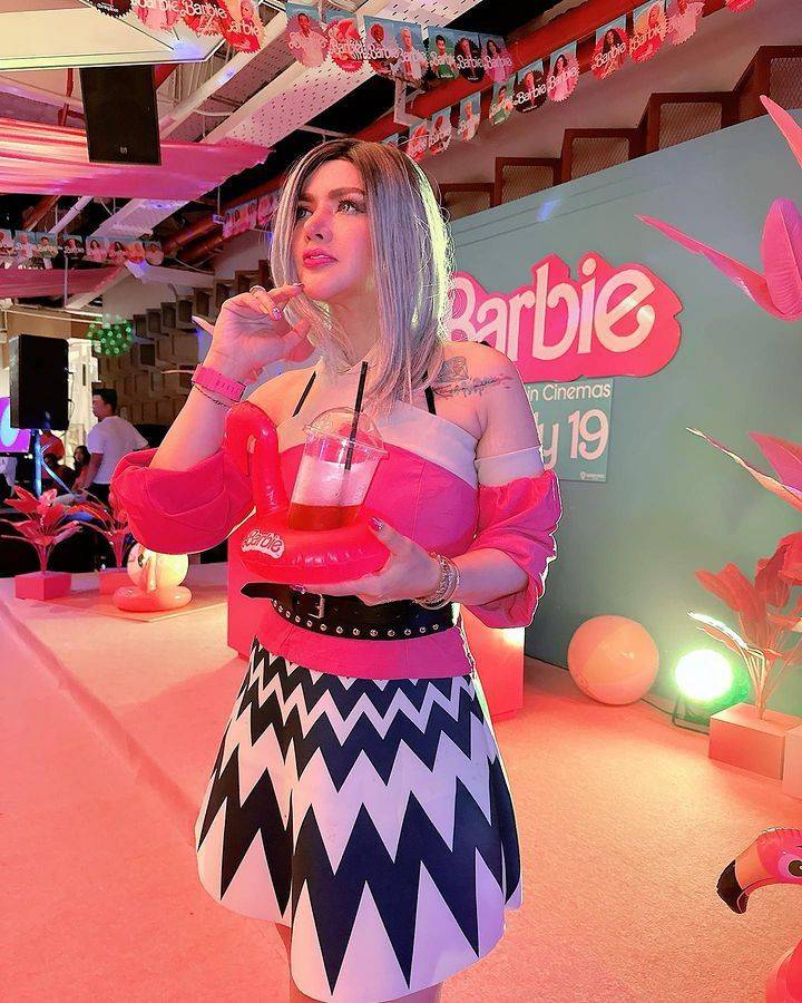 16 Gaya Artis Dan Fashion Influencer Di Premier Film Barbie