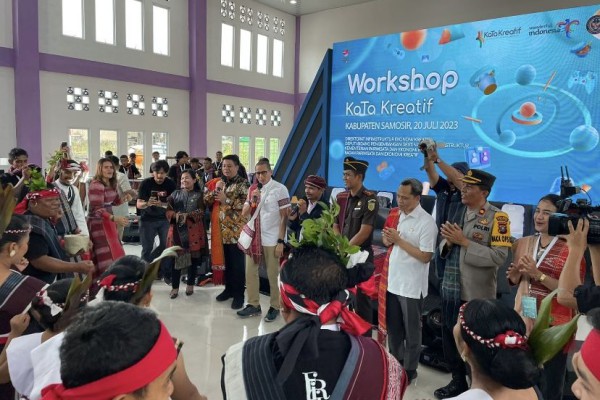 Diajak Manortor dan Menyanyi Sinanggar Tulo, Sandiaga Uno Terkenang SD