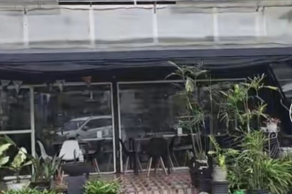 Drop Coffee, Kafe Unik Berkerangka Kontainer Dimodifikasi Minimalis