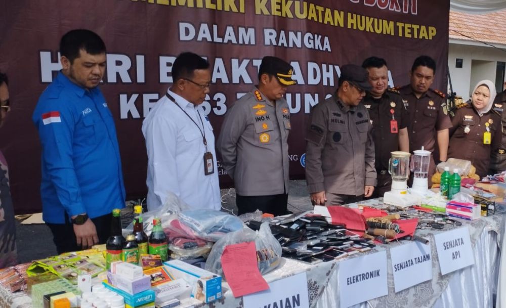 Senpi hingga Narkoba, Kejari Bandar Lampung Musnahkan BB 281 Perkara