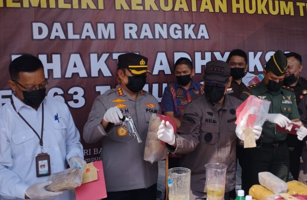 Senpi hingga Narkoba, Kejari Bandar Lampung Musnahkan BB 281 Perkara