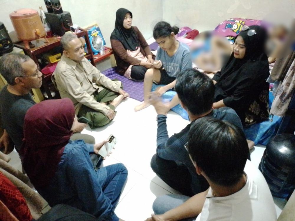 Cyntya Jualan Peyek Viral di Tiktok Dapat Bantuan Pemkot Surabaya