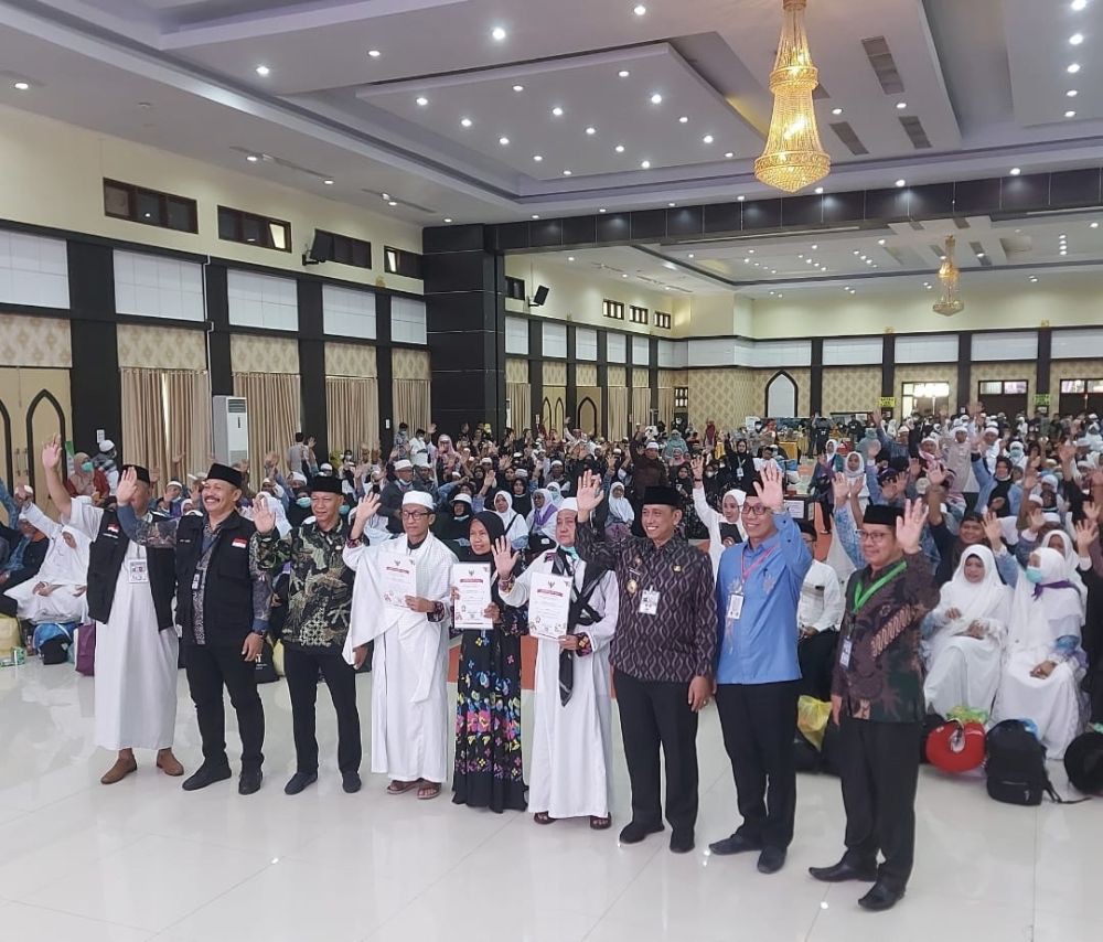 Jemaah Kloter 21 Makassar Langsung Terima Sertifikat Haji
