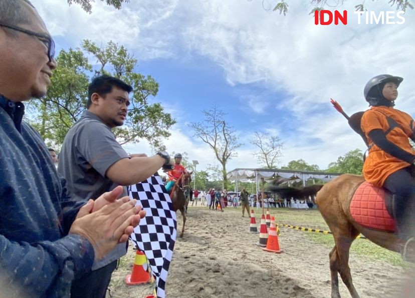 Serunya Berkompetisi Memanah Sambil Berkuda di Taman Cadika Medan