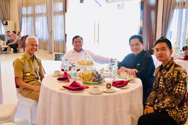 Gibran Temui Prabowo Sebelum Satu Meja Dengan Ganjar dan Eri