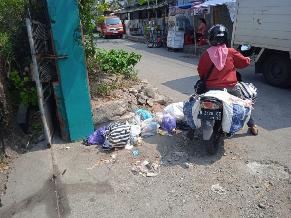 TPA Piyungan Tutup, Sampah Menumpuk di Pasar Kota Yogyakarta