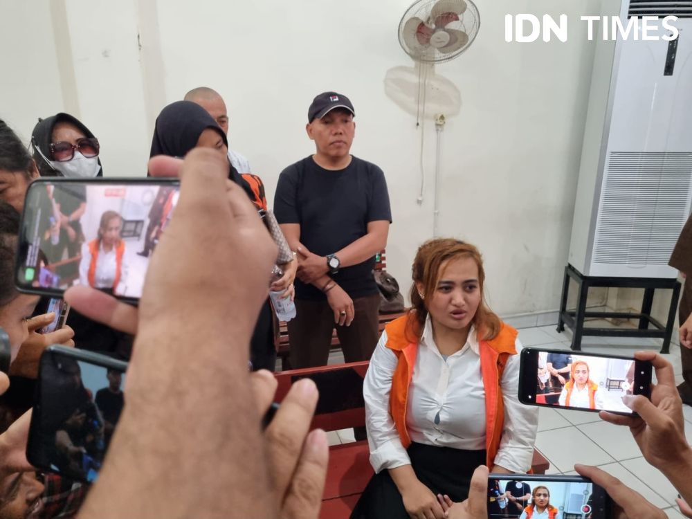 Terdakwa Lina Mukherjee Menangis Kangen Keluarga di Jakarta