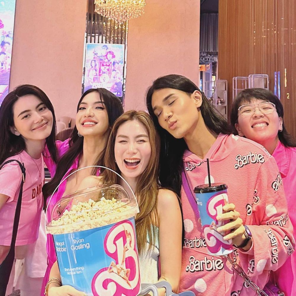 7 Potret Raline Shah Dan Davika Hoorne Nobar Film Barbie