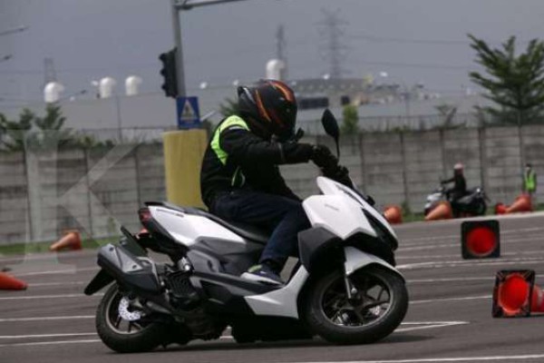 Hanya Pakai Helm Belum Cukup untuk Berkendara Safety Riding