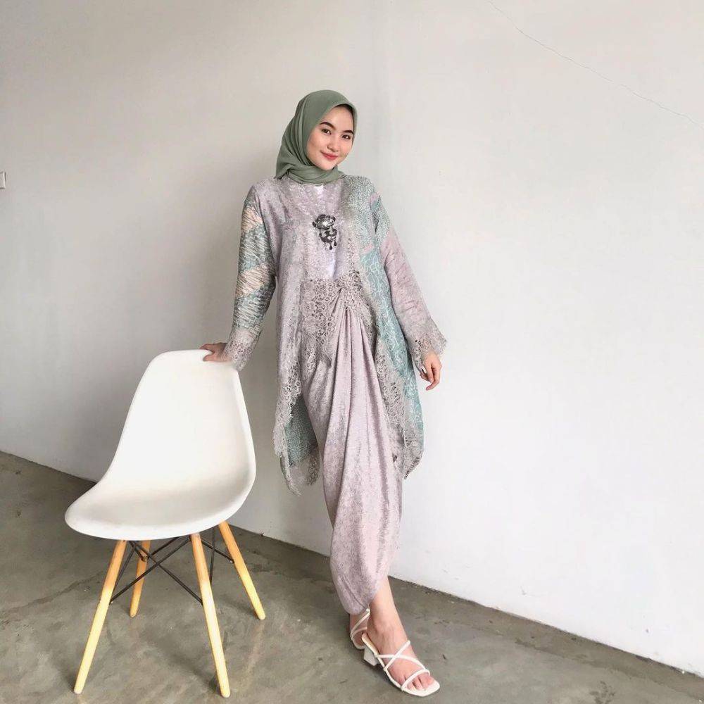 7 Outfit Hijab Kondangan Dengan Outer Batik Modern, Vibes