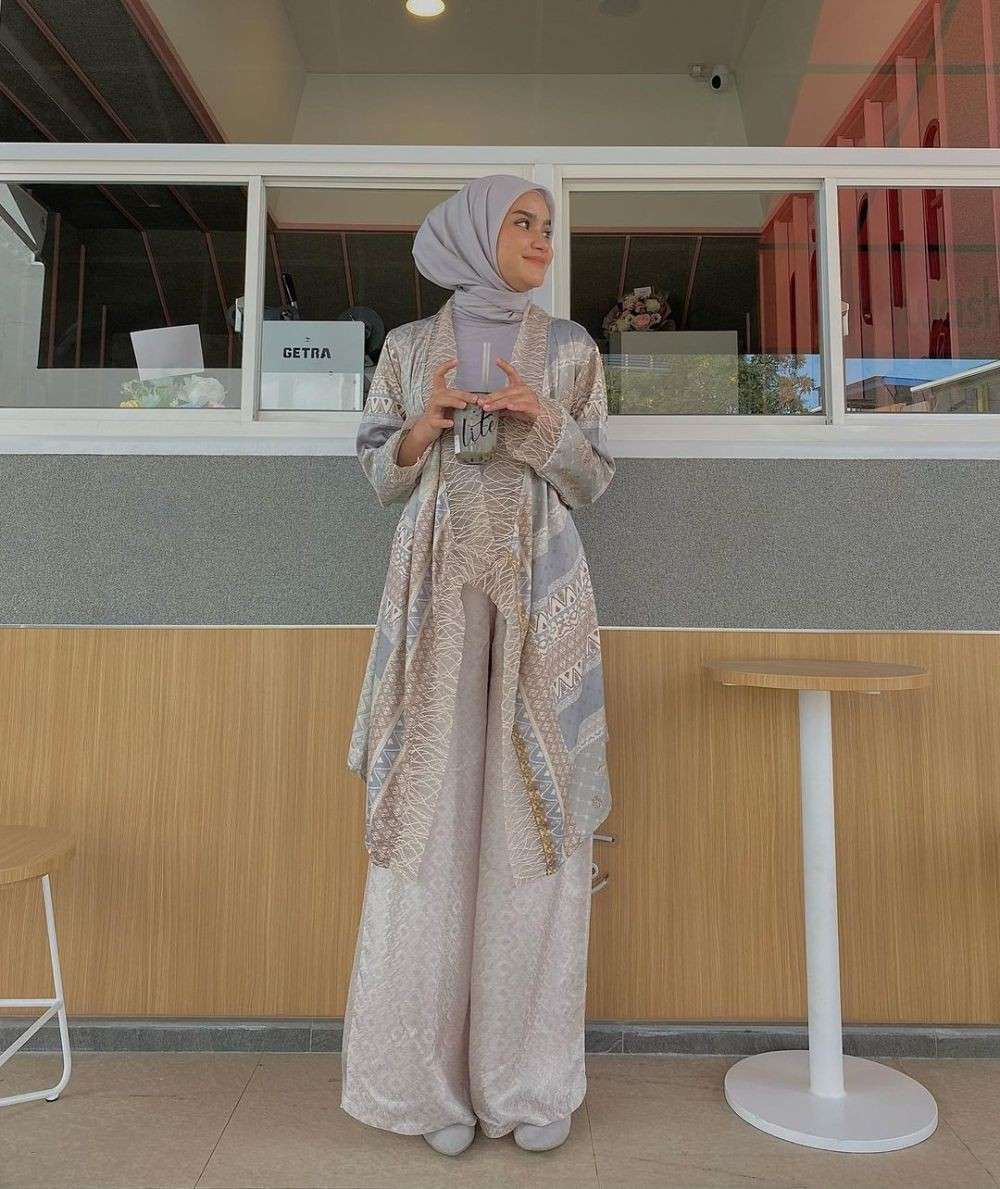 7 Outfit Hijab Kondangan Dengan Outer Batik Modern, Vibes