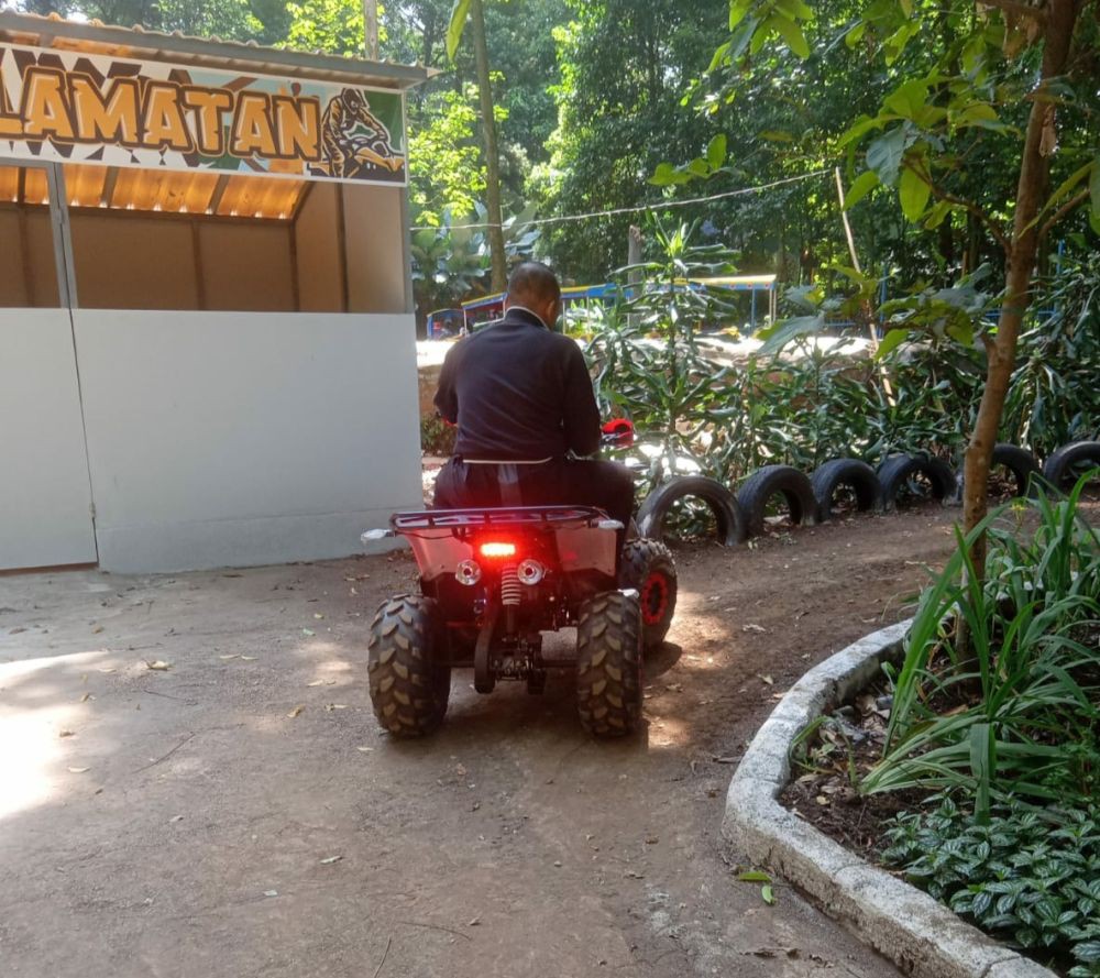 Mainan Baru! Pengunjung Bisa Sewa ATV di Kebun Binatang Bandung